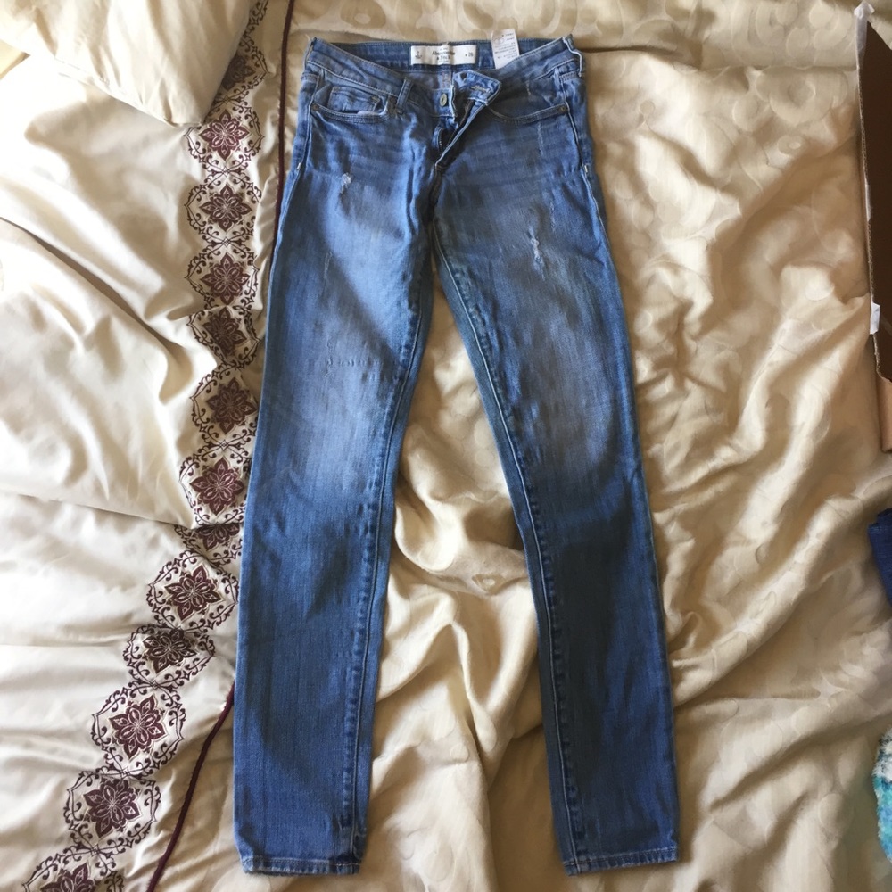 Abercrombie & Fitch Low Waisted Boyfriend Jeans